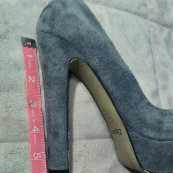 ZigiSoho Gray Suede Platform Heels - Picture 3 of 4
